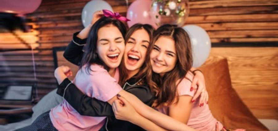 10 Ways to Show Your Friends You Love Them_education magazine