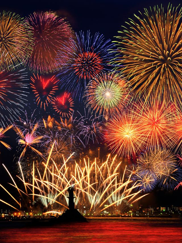 what minerals produce the colors in fireworks