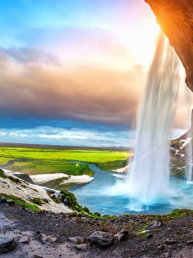 Read more about the article Eight Natural Wonders: The World’s Most Iconic and Awe-Inspiring Waterfalls